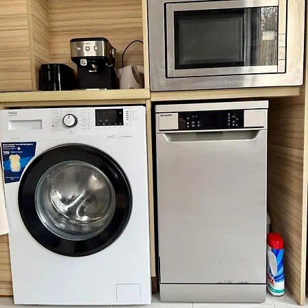 Апартамент Cozy With Parking Lot *