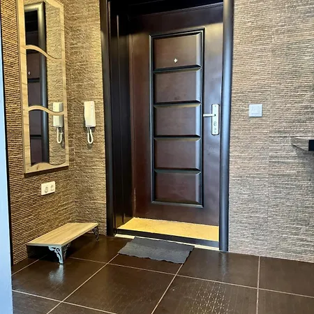 Апартамент Cozy With Parking Lot *