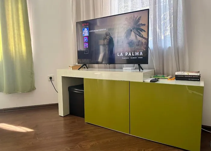 Cozy With Parking Lot *