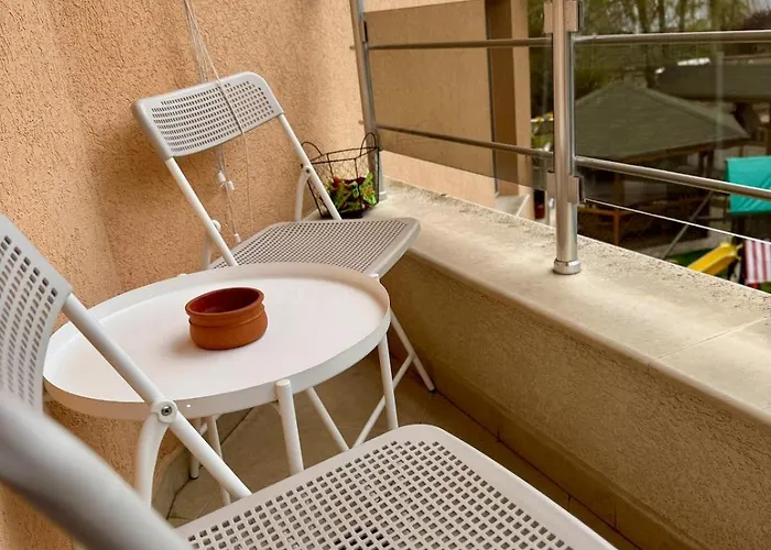 Cozy With Parking Lot Апартамент Варна