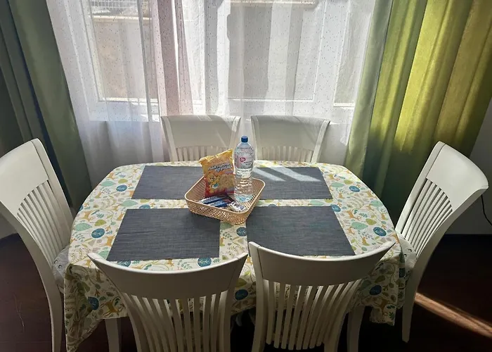 Cozy With Parking Lot * Warna