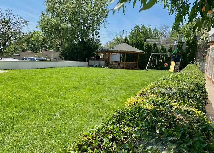 Cozy With Parking Lot Апартамент