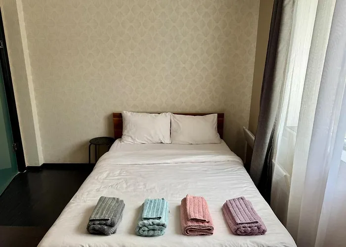 Cozy With Parking Lot Apartment Warna