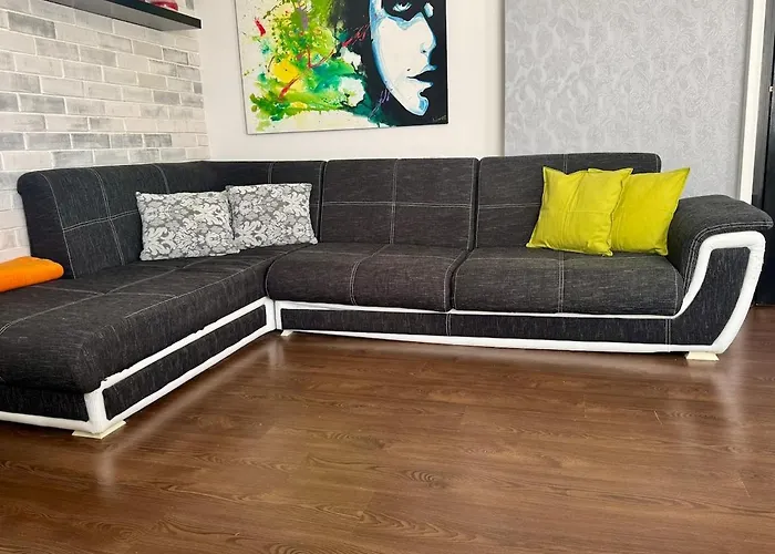 Cozy With Parking Lot *