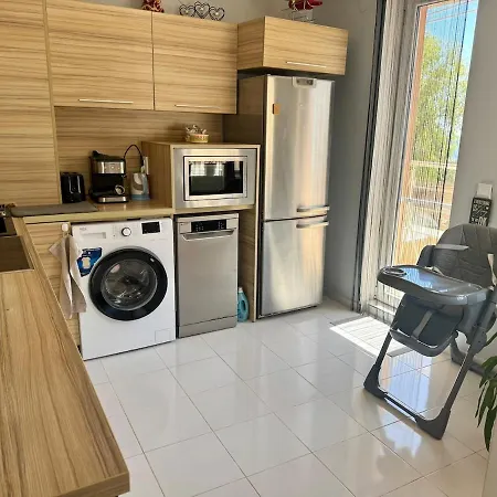 Cozy With Parking Lot *