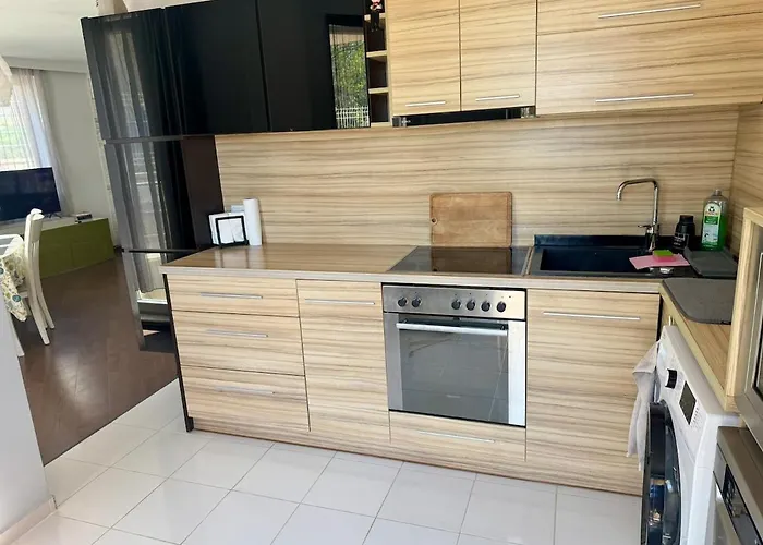 Cozy With Parking Lot Апартаменты